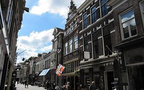 Hotel Hanzestadslogement De Leeuw in het centrum, Snoepwinkel, Hanzemuseum, Koffieschenkerij met Binnenplaats, Kamers met keukentje en Ontbijtservice